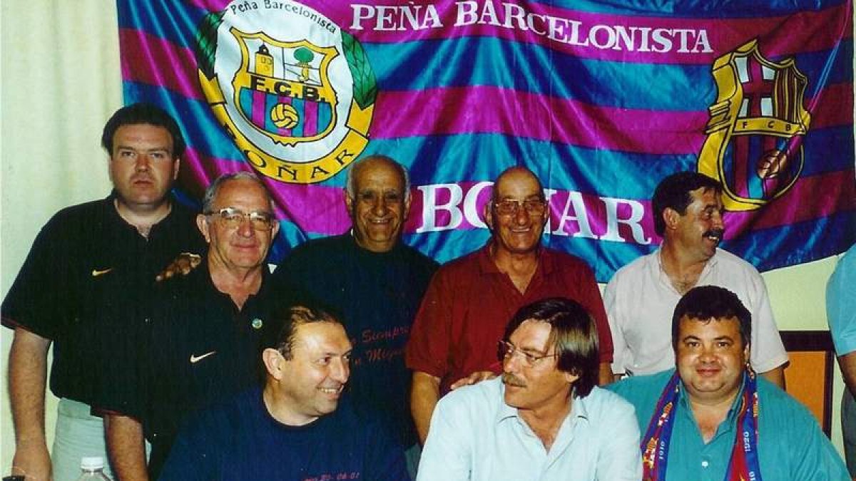 Quini y Migueli con con la Peña de Boñar en el año 2001. BALI