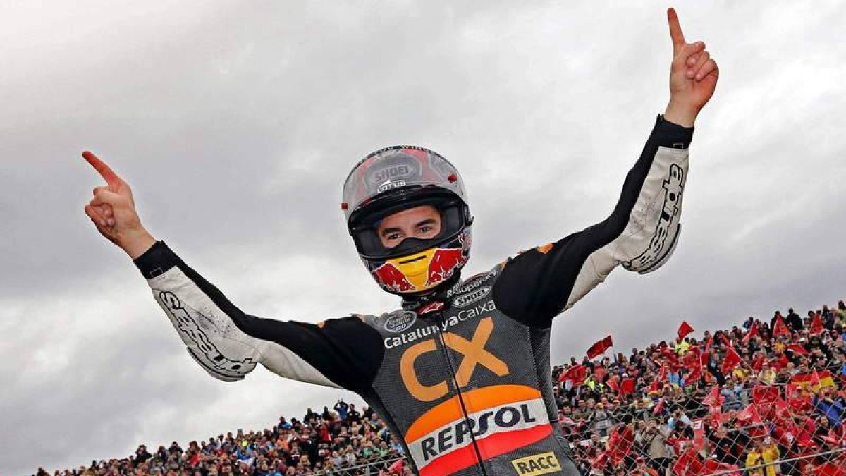Márquez celebra su victoria. Con el Mundial ya en el bolsillo el de Cervera dio un recital en Moto2