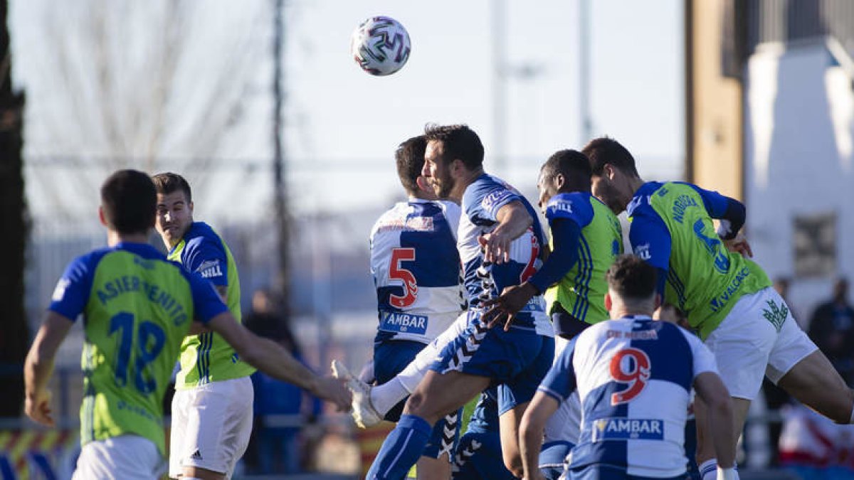 Un gol de Adrià De Mesa en la segunda parte de la prórroga dio la victoria al Ebro y apeó a la Ponferradina de la Copa del Rey.