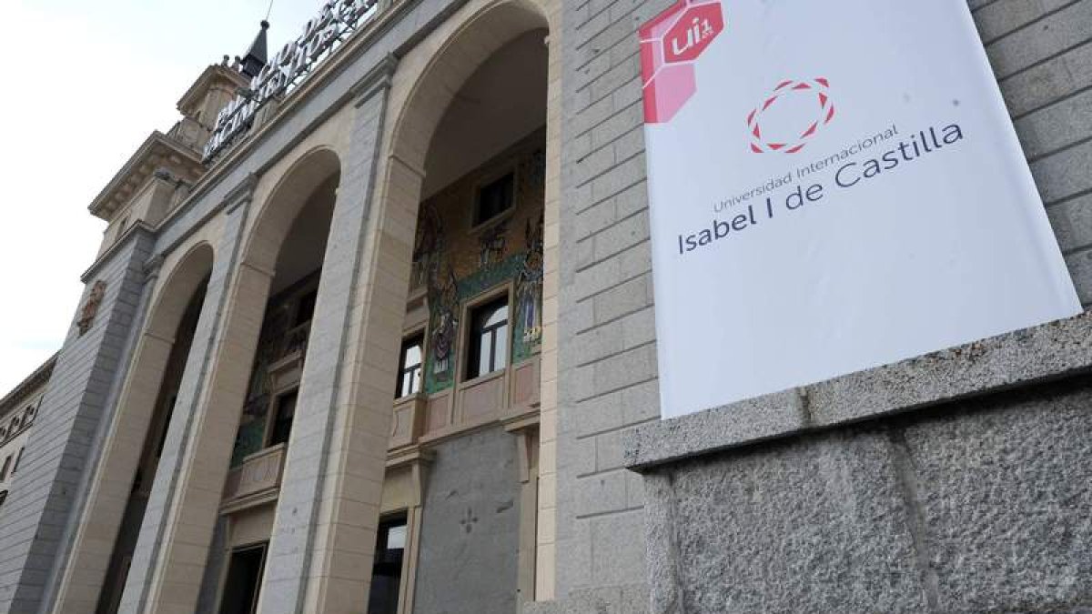 Sede de la Universidad Internacional Isabel I de Castilla, en el antiguo seminario de Burgos.