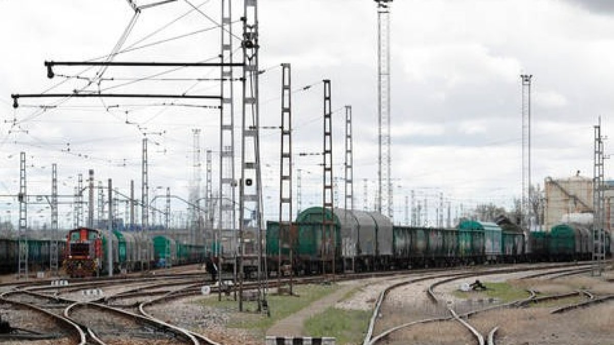 La iniciativa M30 busca relanzar el transporte de mercancías por tren. JESÚS F. SALVADORES/ARCHIVO