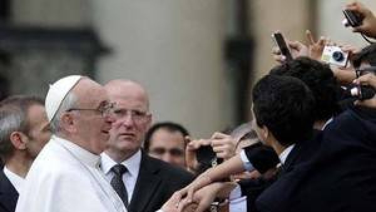 El Papa saluda a alumnos del Colegio Peñacorada de León