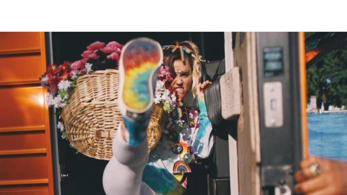 La estrella del pop Miley Cyrus en una imagen para la nueva colección de Converse a favor de los derechos LGBTQ.