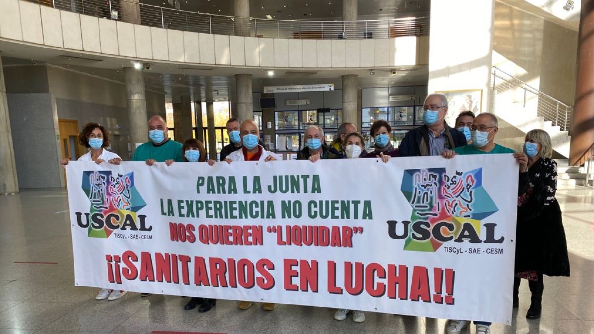 Protesta en la sede de la Junta de castilla y León. DL