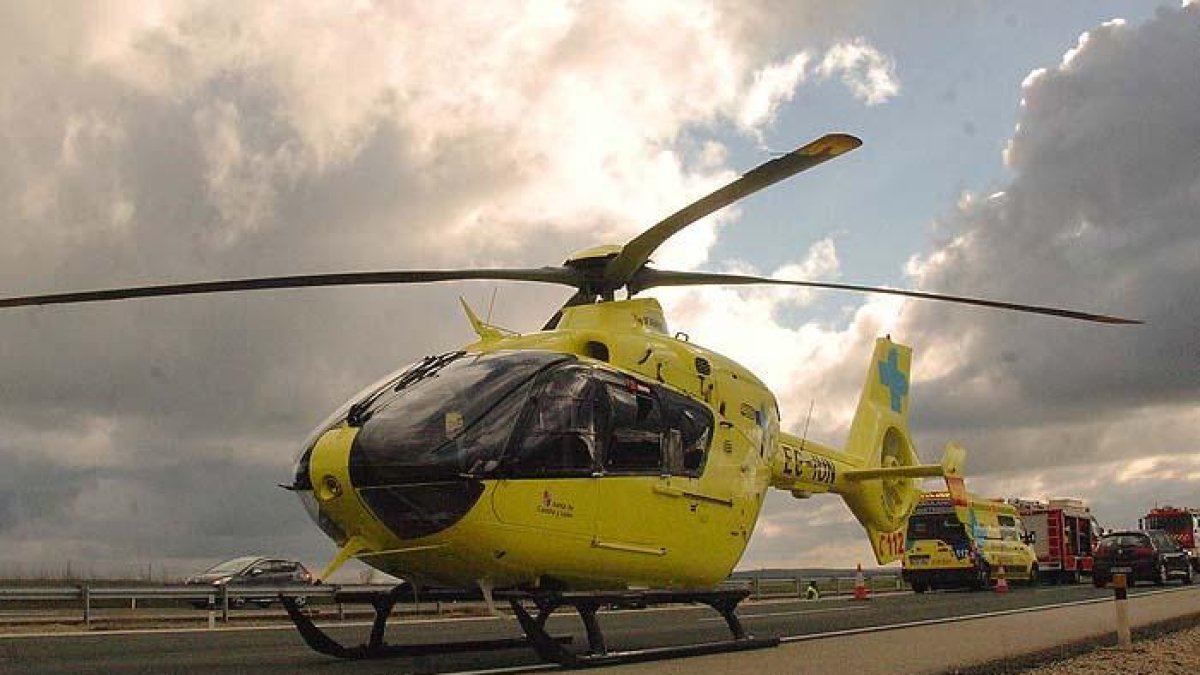 Imagen del helicóptero medicalizado que acudió en socorro del fallecido
