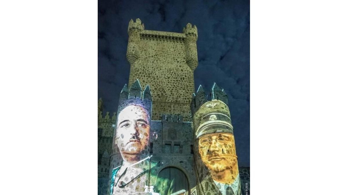Franco y Himmler, en la proyección del polémico montaje sobre el castillo de Guadamur (Toledo).