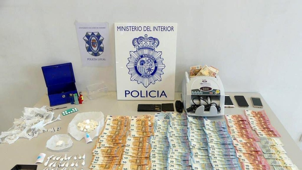 Material incautado por agentes de la Policía Nacional de León, en colaboración con la Policía Local de San Andrés del Rabanedo