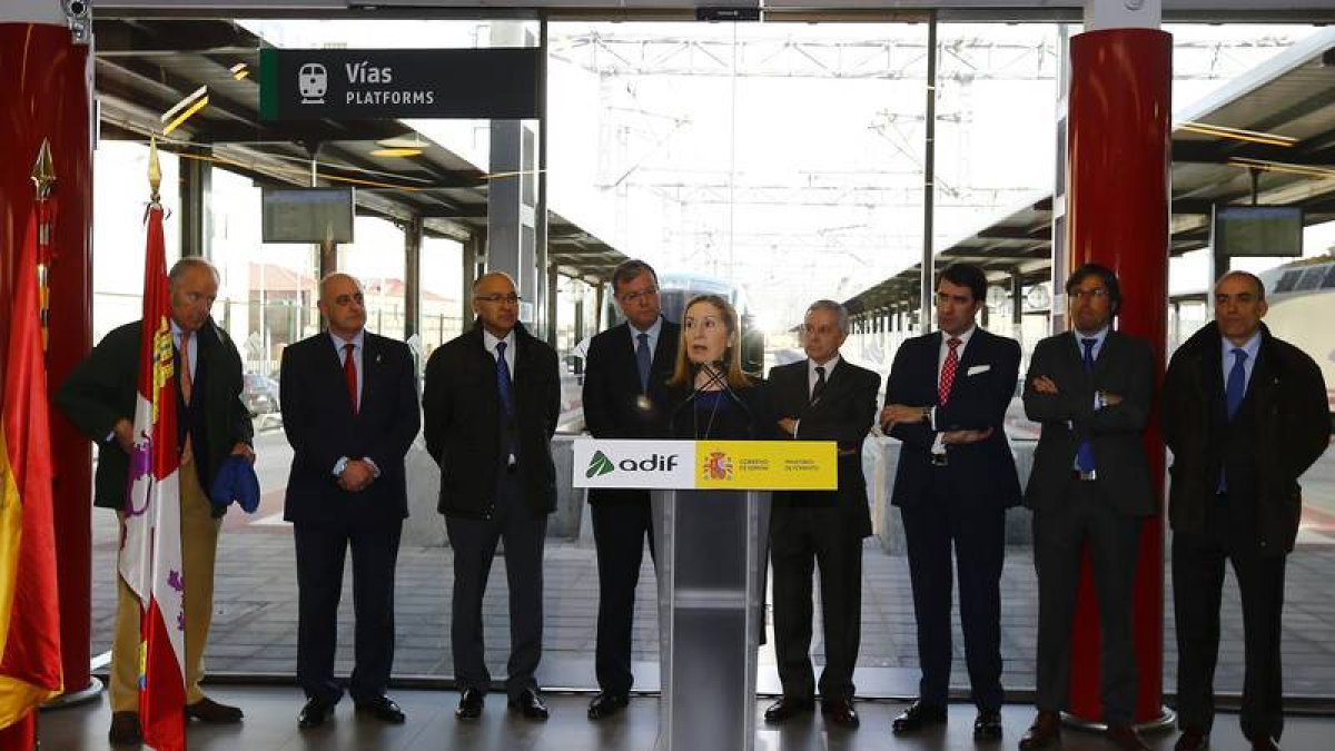 La ministra Ana Pastor anuncia las medidas para la estación de León