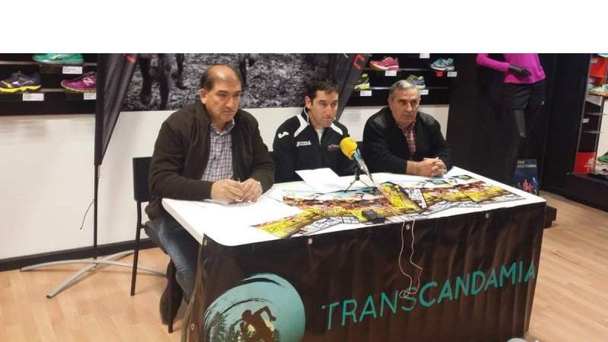 Los organizadores de la Transcandamia, ayer en la presentación.