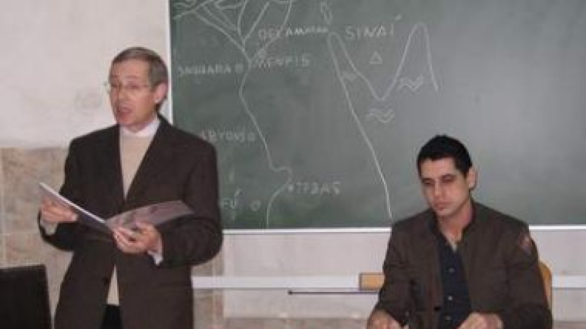 Jesús García y Alfonso Vives (derecha), en la charla sobre Egipto