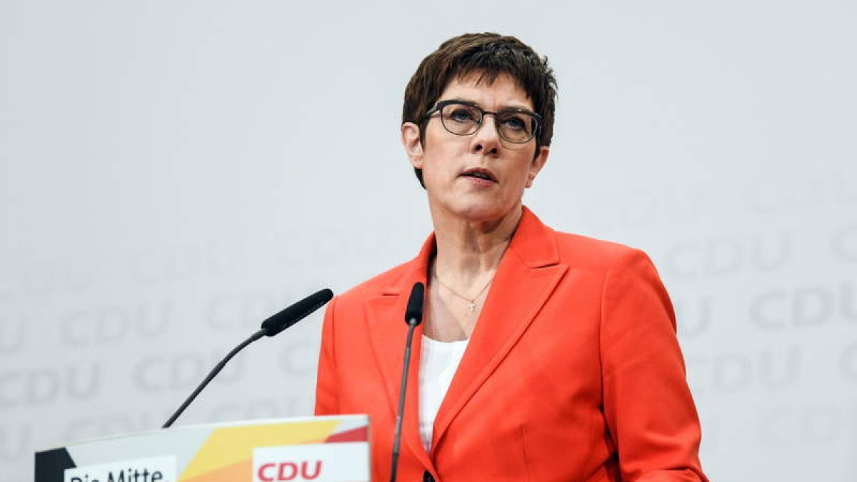 La presidenta de la CDU, Annegret Kramp-Karrenbauer, ante los compañeros de su partido.