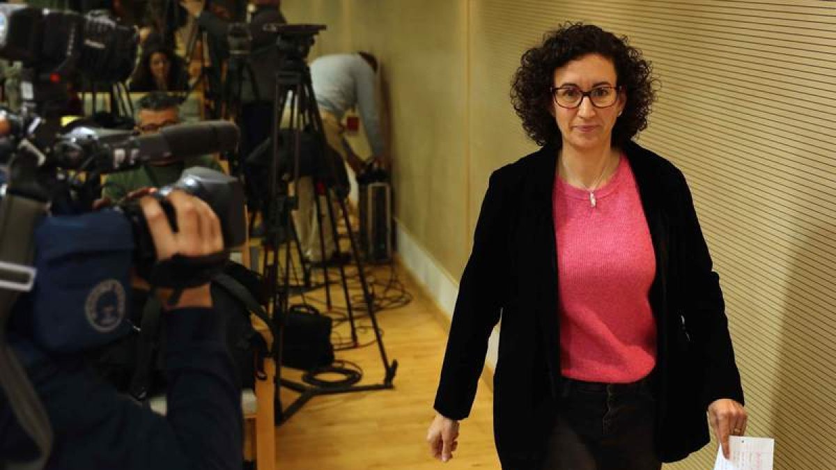 La secretaria general de ERC, Marta Rovira, fue la última en pronunciarse sobre la investidura de Puigdemont. TONI ALBIR