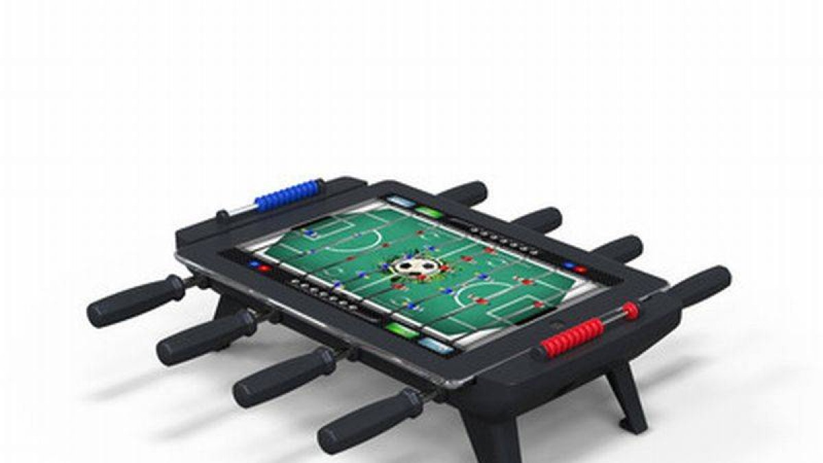 Una tableta iPad, convertida en un futbolín.