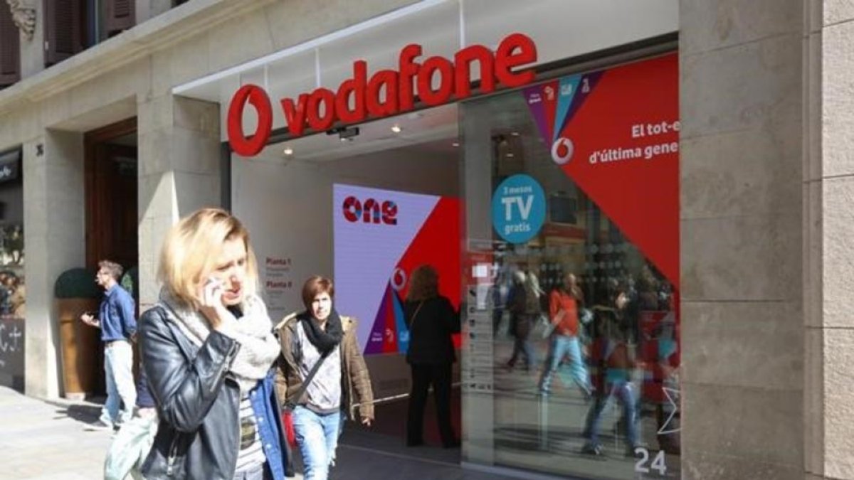 Tienda de Vodafone, en el Portal de lÀngel de Barcelona.