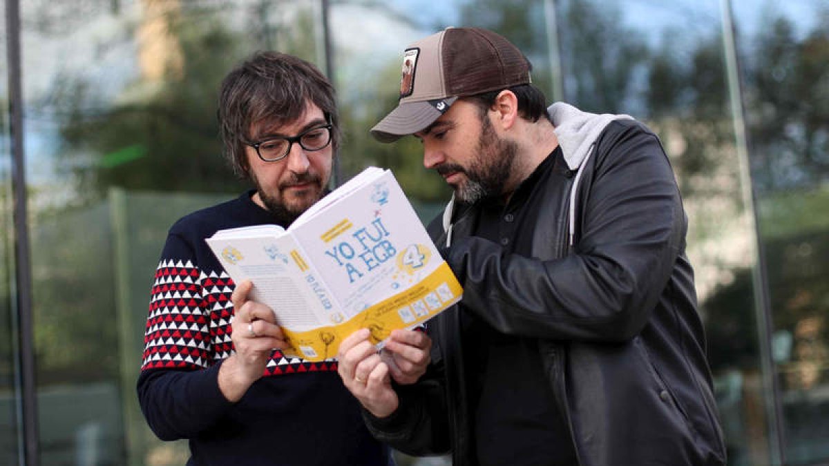 Ikaz y Díaz, los autores de la saga ‘Yo fui a EGB’
