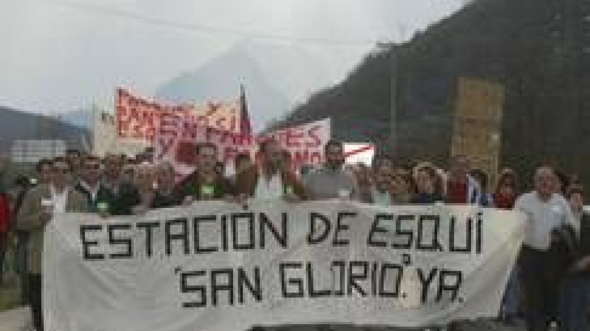 Una de las manifestaciones de la zona en favor de la estación celebrada en marzo del 2002 en Boca