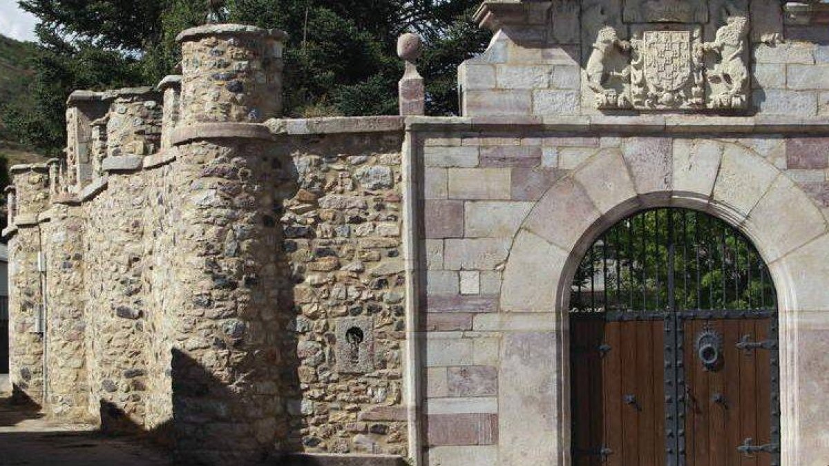 El palacio de Quiñones, en Riolago, se convertirá en la futura casa del parque de Babia y Luna.