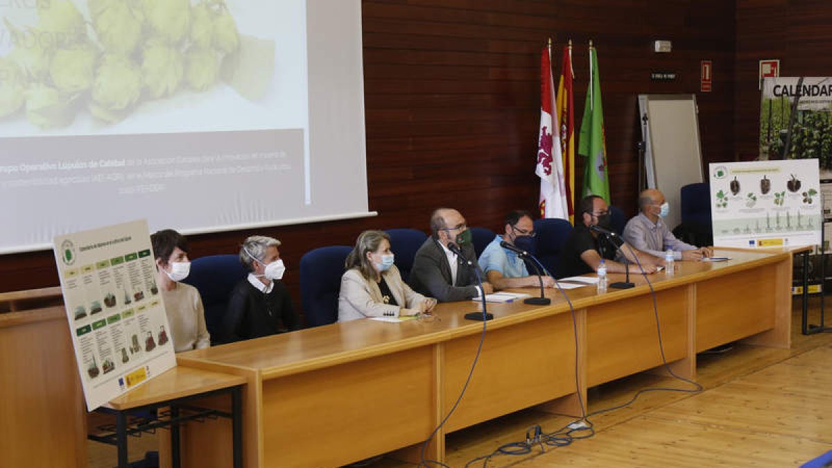 El grupo Lúpulo de Calidad presentó ayer su proyecto en León. FERNANDO OTERO