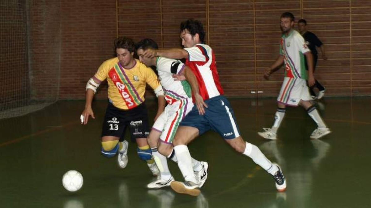 Los jugadores arlequinados celebran uno de sus goles.