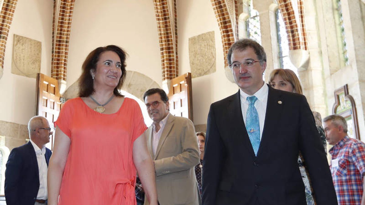 La consejera de Turismo, María Josefa García Cirac, presidió la reunión de ayer en Astorga. JESÚS F.S.