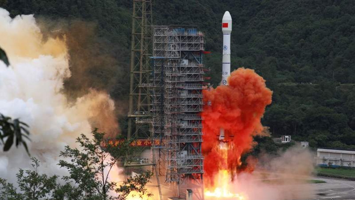 Despegue del último satélite del sistema chino de navegación. EFE