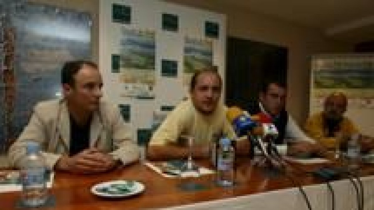 Un momento de la presentación de la Escuela de golf, ayer en el Hotel AC de Ponferrada