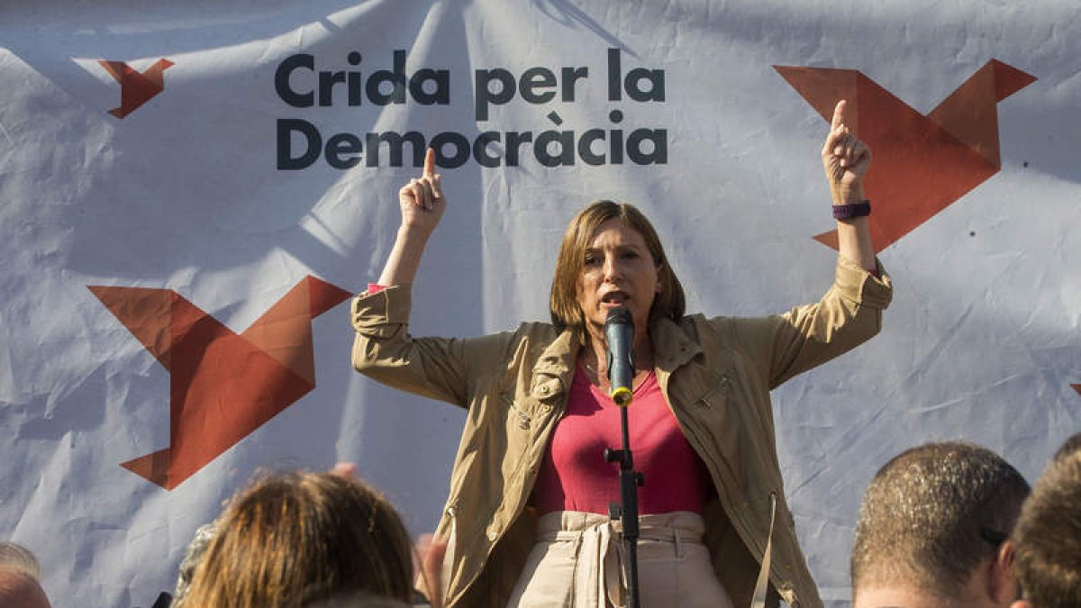 Forcadell, dio inicio a la «Maratón por la democracia» ayer en Barcelona. QUIQUE GARCÍA