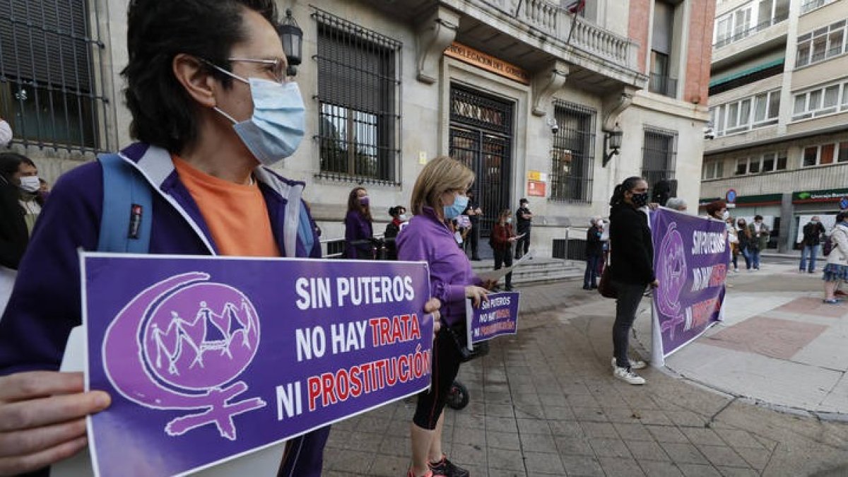 Concentración en León contra la trata y la prostitución en 2020. DL