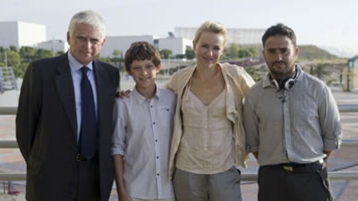 Paolo Vasile, de Telecinco, los actores Tom Holland y Naomi Watts, y el director J.A. Bayona.