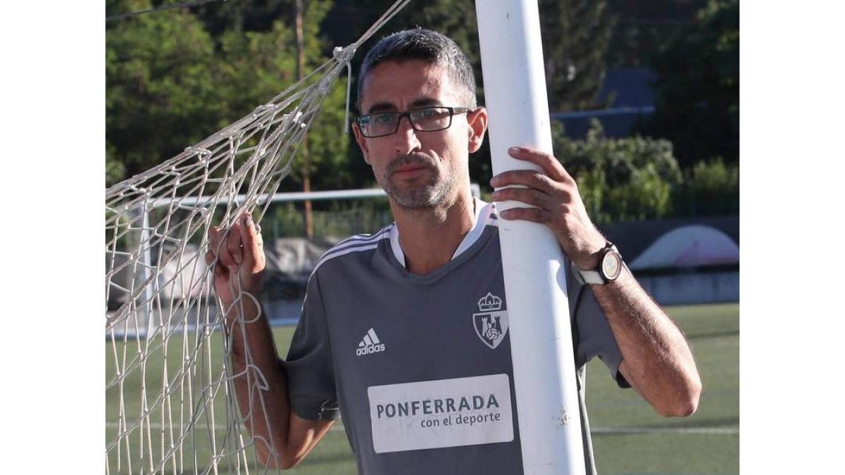 Rubén Vega espera que la Ponferradina B no pase apuros en la competición liguera. ANA F. BARREDO