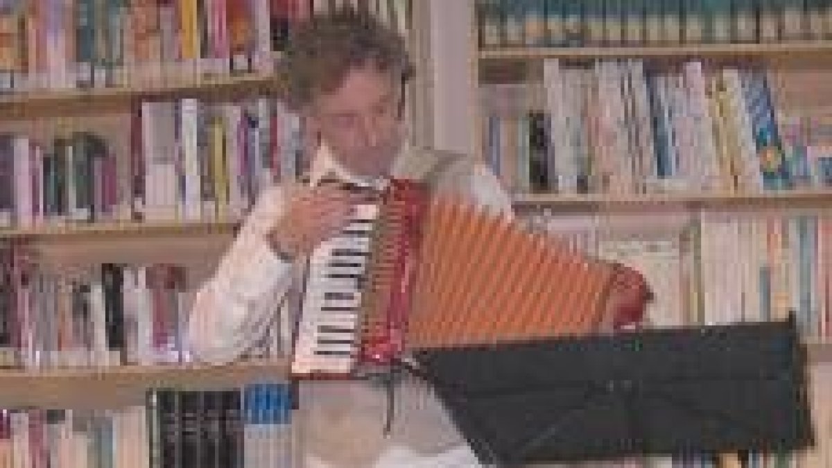 Juan Carlos Mestre clausuró con música las «Tardes de Autor» de la localidad de Bembibre