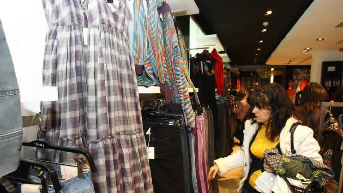 Abrir un comercio en Ponferrada, que ha perdido casi el 10% de sus negocios, será más fácil.