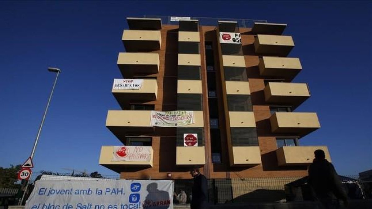 Un edificio de la Sareb que ha sido objeto de ocupaciones.