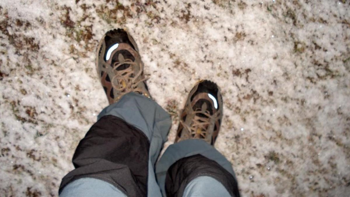 Los pies de un excursionista en una imagen de archivo.