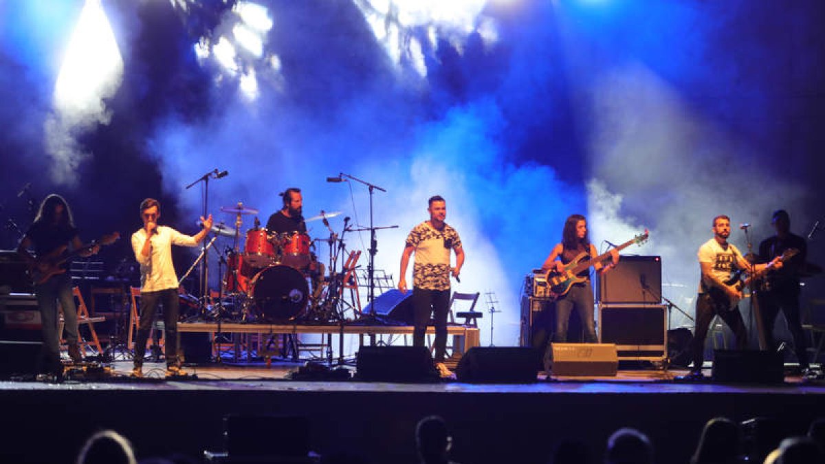 El concierto con los ocho finalistas se celebró anoche en el auditorio de Ponferrada. L. DE LA MATA
