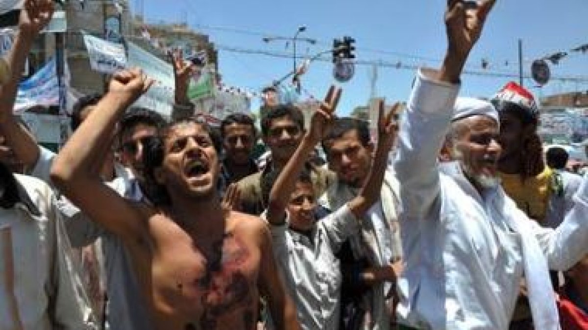 Opositores yemeníes se manifiestan contra el régimen.