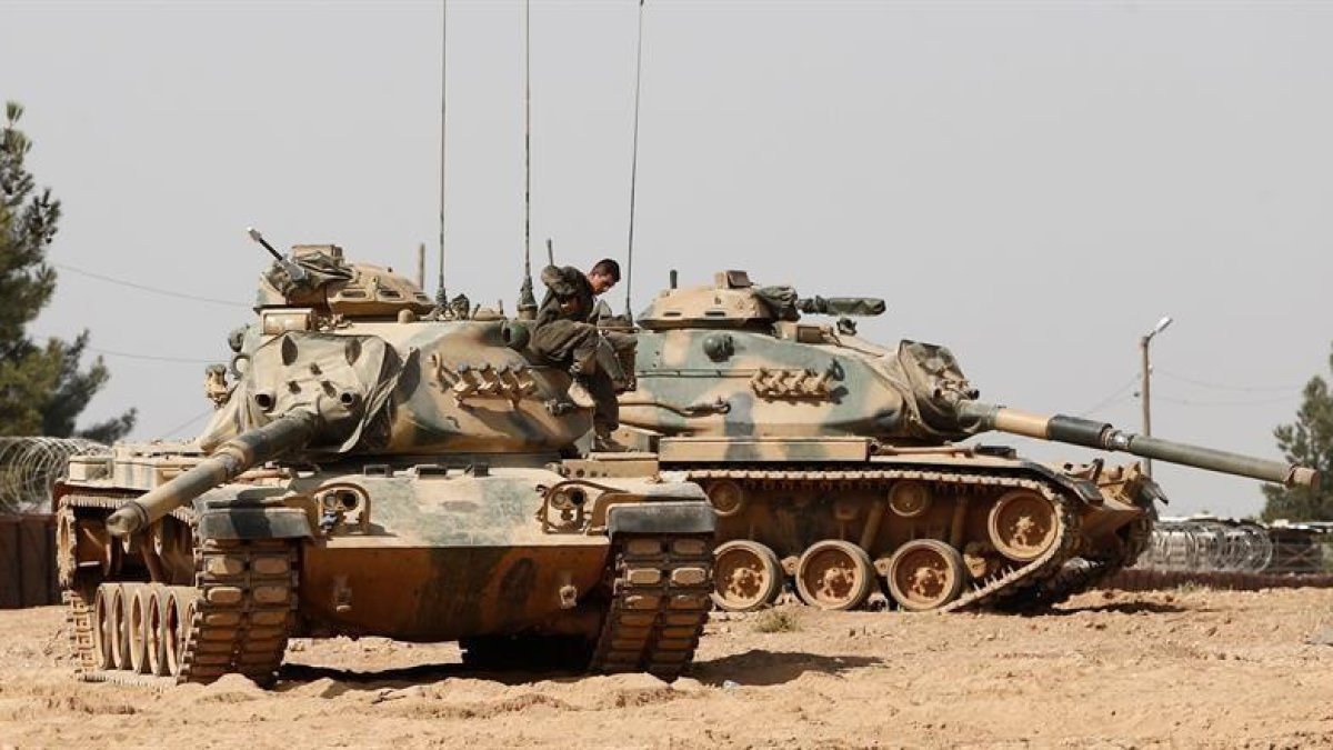 Efectivos turcos se preparan para una operación militar en la frontera con Siria.