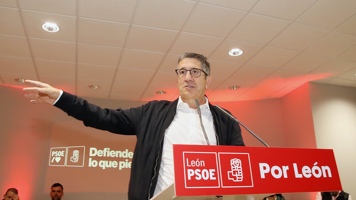 El secretario de PolÍtica Federal del PSOE, Patxi López, en la presentación de candidaturas del Partido Judicial de Cistierna. PEIO GARCÍA / ICAL