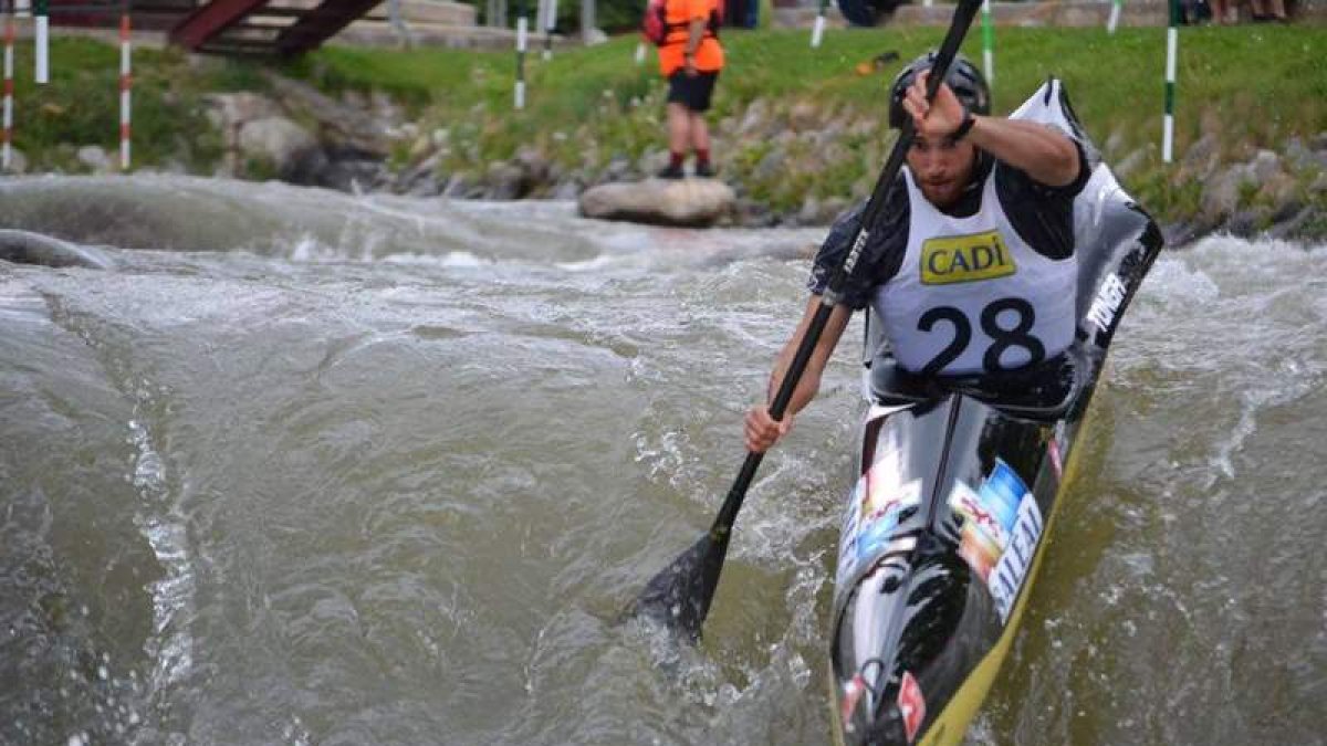 Fidalgo subió a lo más alto del podio del Nacional de descenso en aguas bravas celebrado en Lérida. DL