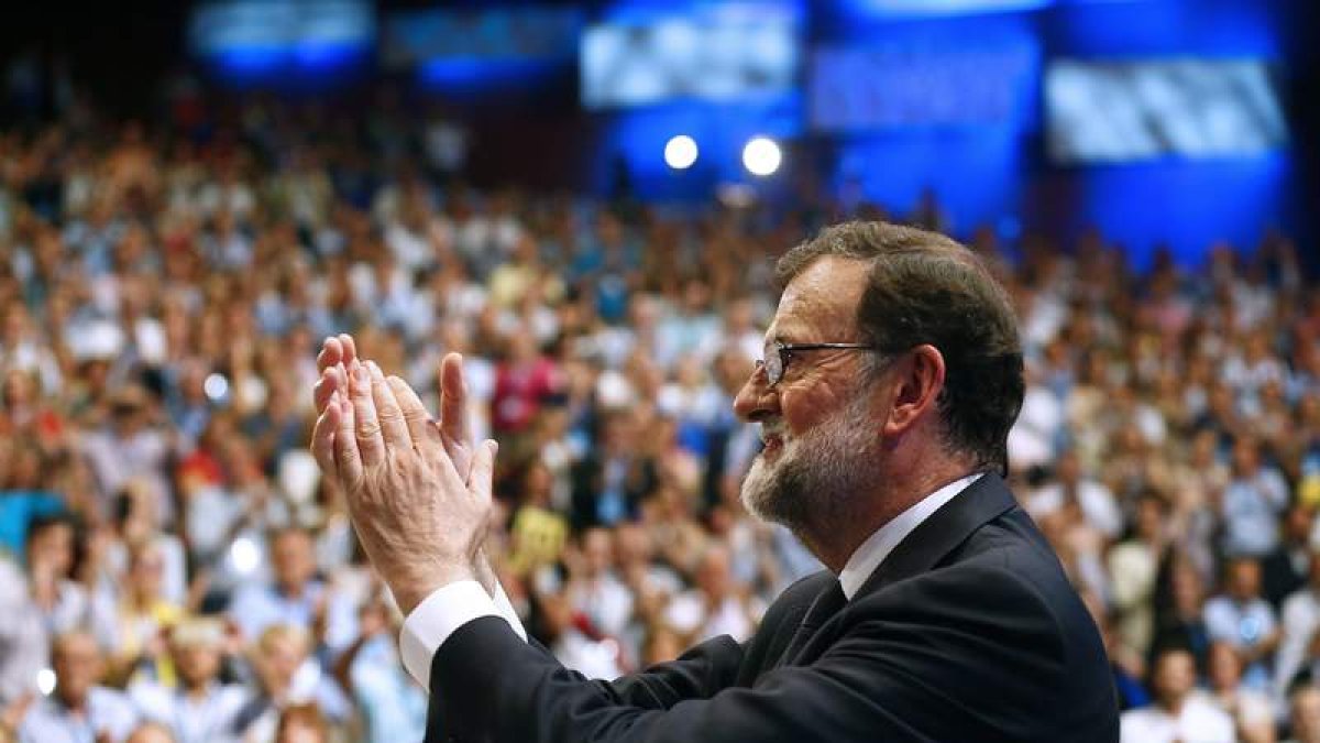 Mariano Rajoy tras su intervención en el congreso extraordinario que decidirá su sustituto al frente del partido. J. P. GANDUL