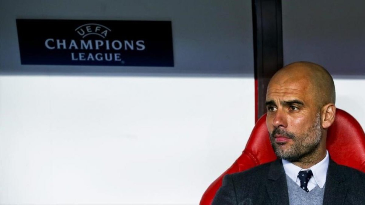 Guardiola, en el banquillo del estadio Da Luz de Lisboa el pasado miércoles.