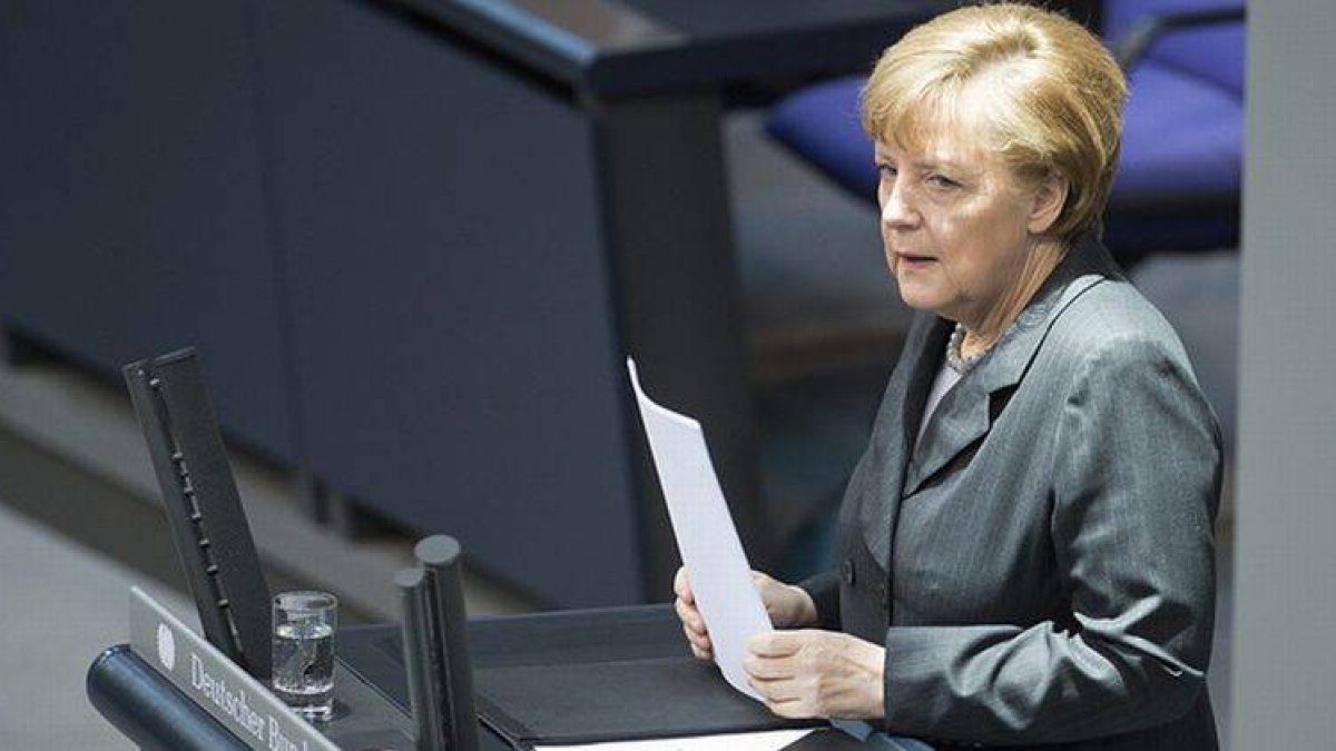Angela Merkel, durante su intervención en el Parlamento alemán sobre la crisis de Ucrania, este jueves.