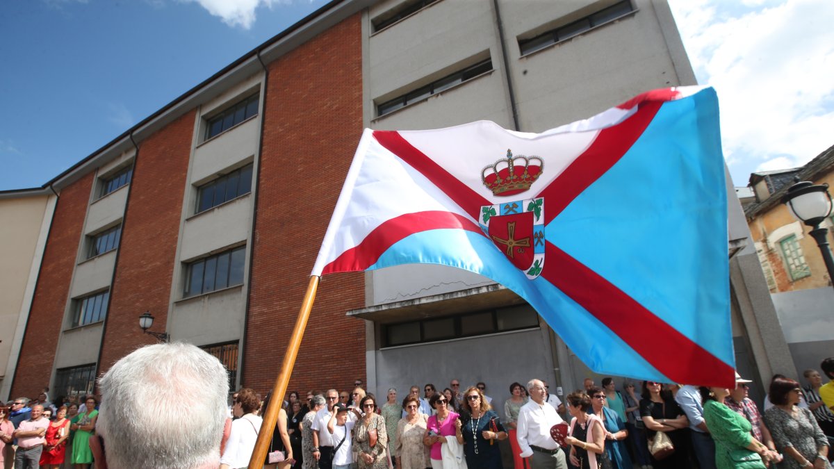 Bandera del Bierzo en el día grande de la comarca. L. DE LA MATA