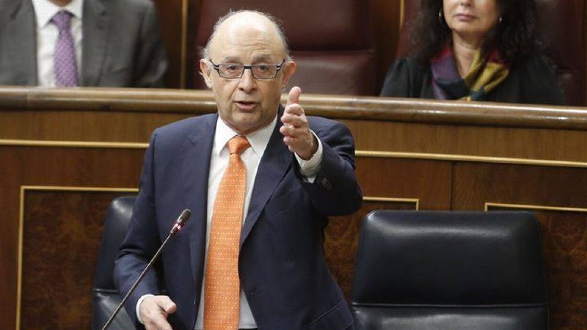 El ministro de Hacienda, Cristóbal Montoro, en el Congreso.