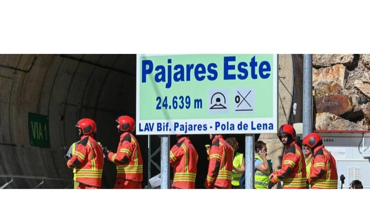 Simulacro de rescate de emergencia de Adif en la variante de Pajares. J. CASARES