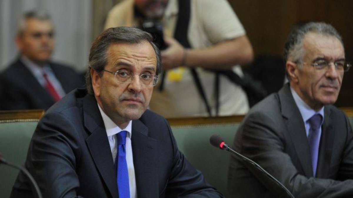 El primer ministro griego, Antonis Samaras y el ministro de Finanzas, Vassilis Rapanos.
