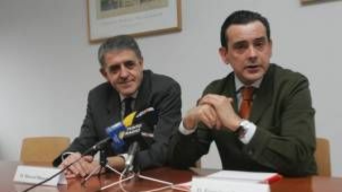 Marcial Manzano y Francisco Saurina durante la presentación de la firma del convenio
