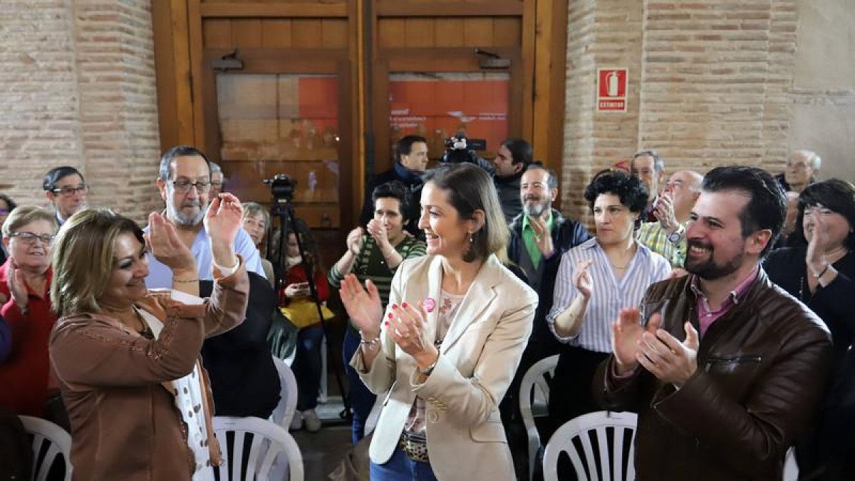 La ministra de Industria, Reyes Maroto, con el secretario general del PSCyL, Luis Tudanca, en la presentación de la candidatura de Teresa López a la Alcaldía de Medina del Campo.