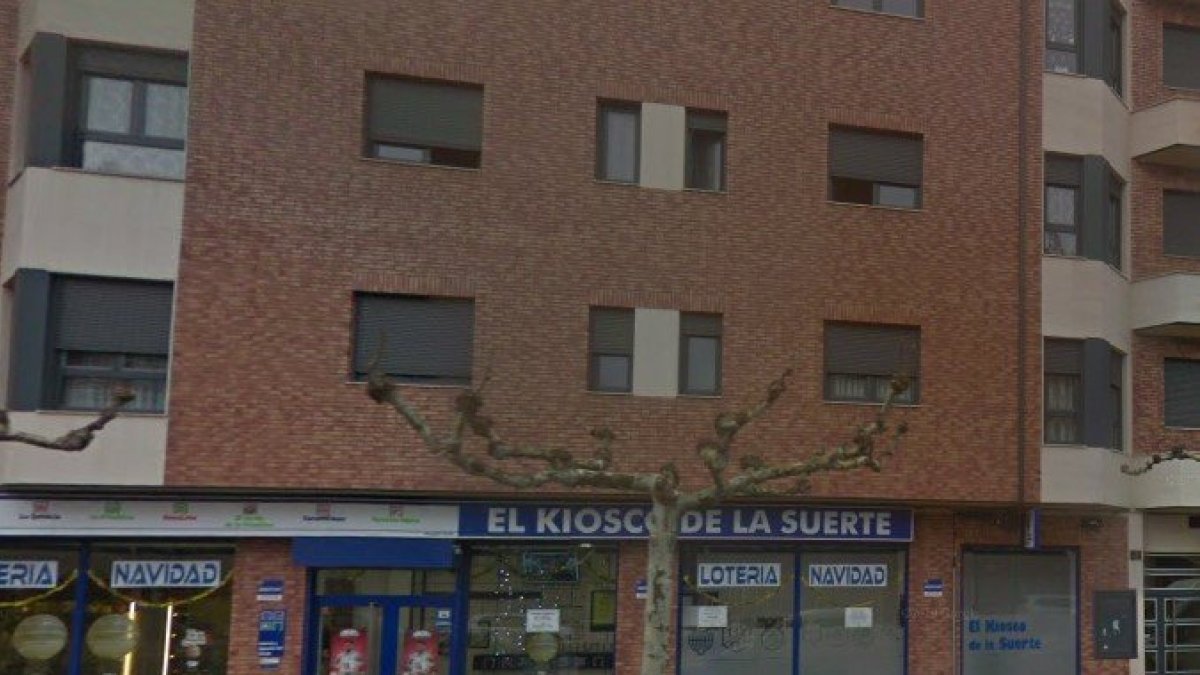 Imagen de la administración de lotería de Astorga que ha vendido el boleto premiado. GOOGLE MAPS