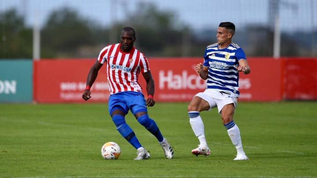 La Ponferradina disputó en Mareo su segundo partido de pretemporada. SPORTING DE GIJÓN